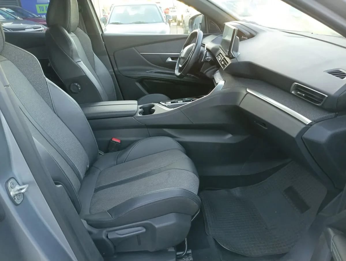 Peugeot 3008 1.5 Allure Pack Bluehdi 130 4x2 Eat8 5p año 2024