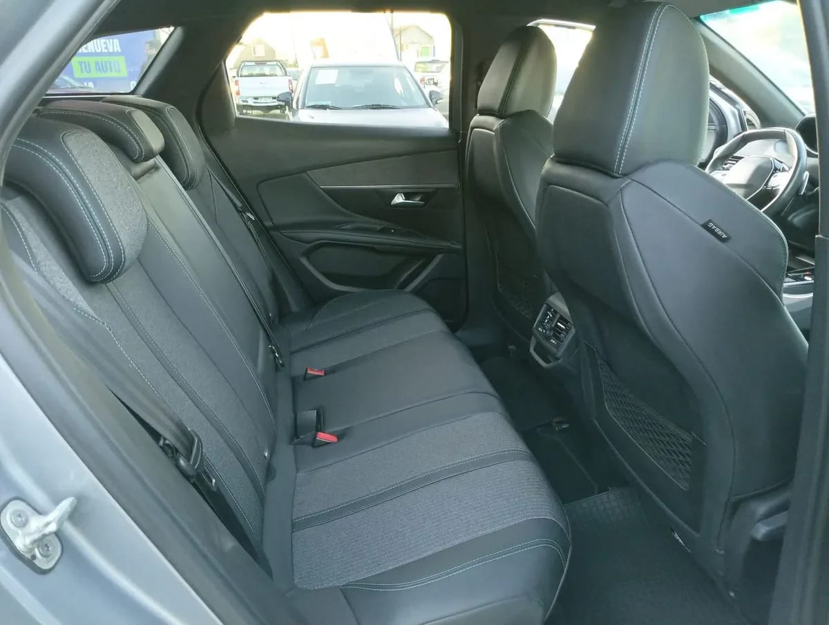 Peugeot 3008 1.5 Allure Pack Bluehdi 130 4x2 Eat8 5p año 2024