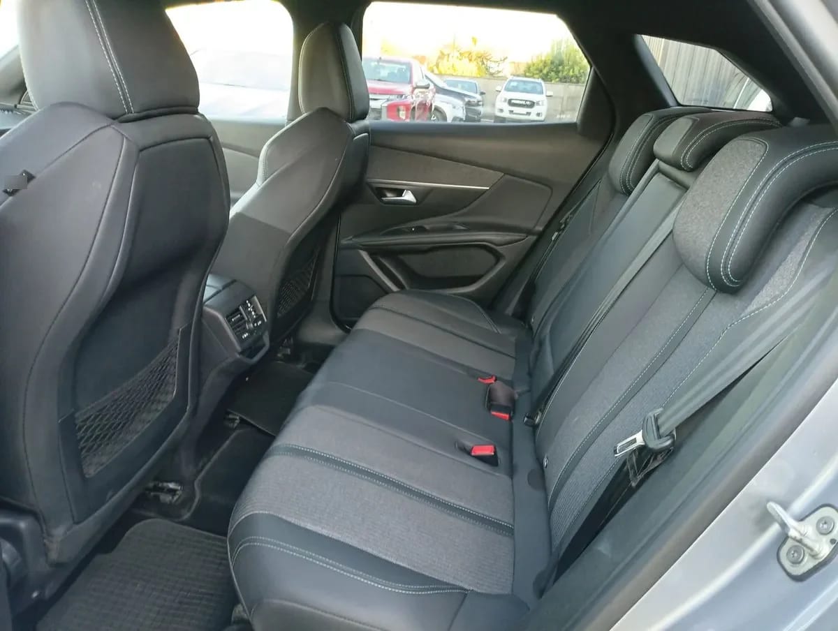 Peugeot 3008 1.5 Allure Pack Bluehdi 130 4x2 Eat8 5p año 2024