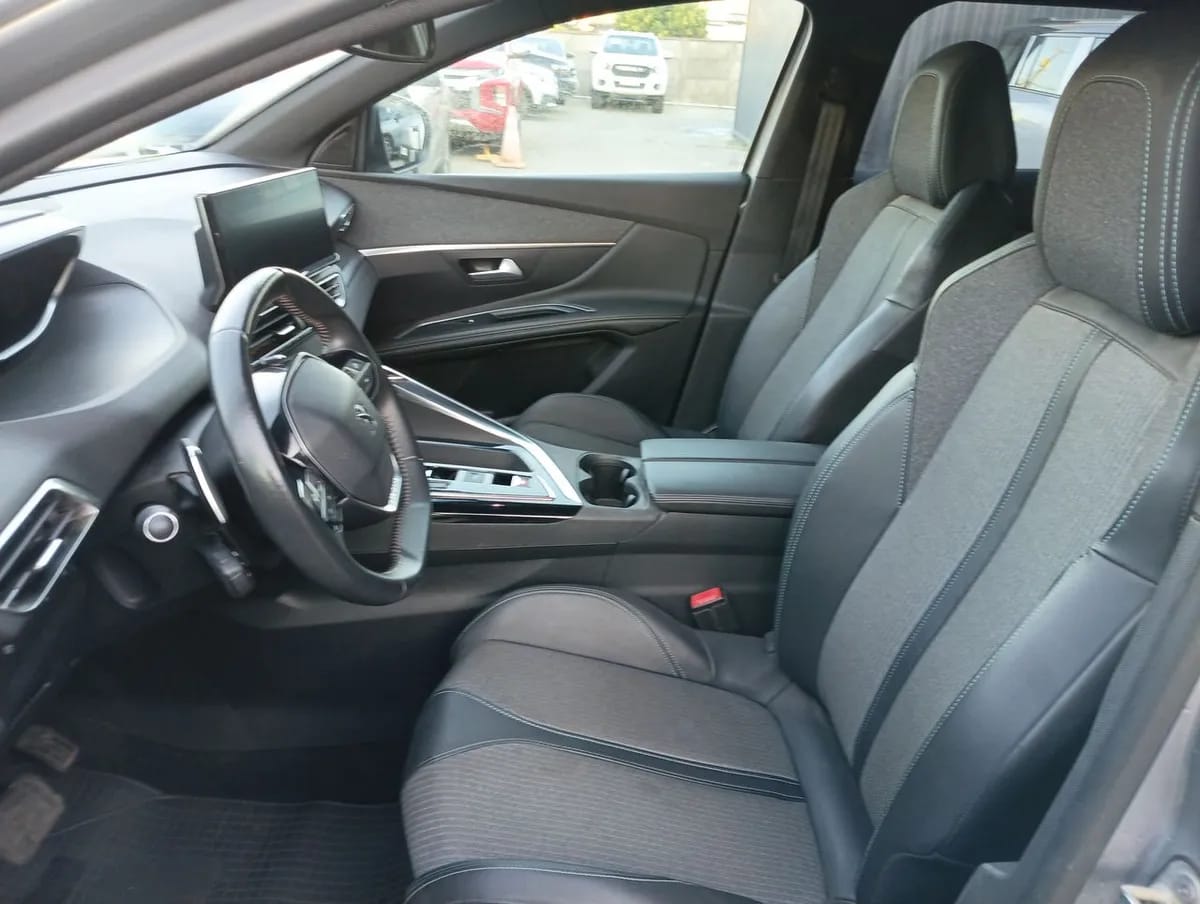 Peugeot 3008 1.5 Allure Pack Bluehdi 130 4x2 Eat8 5p año 2024