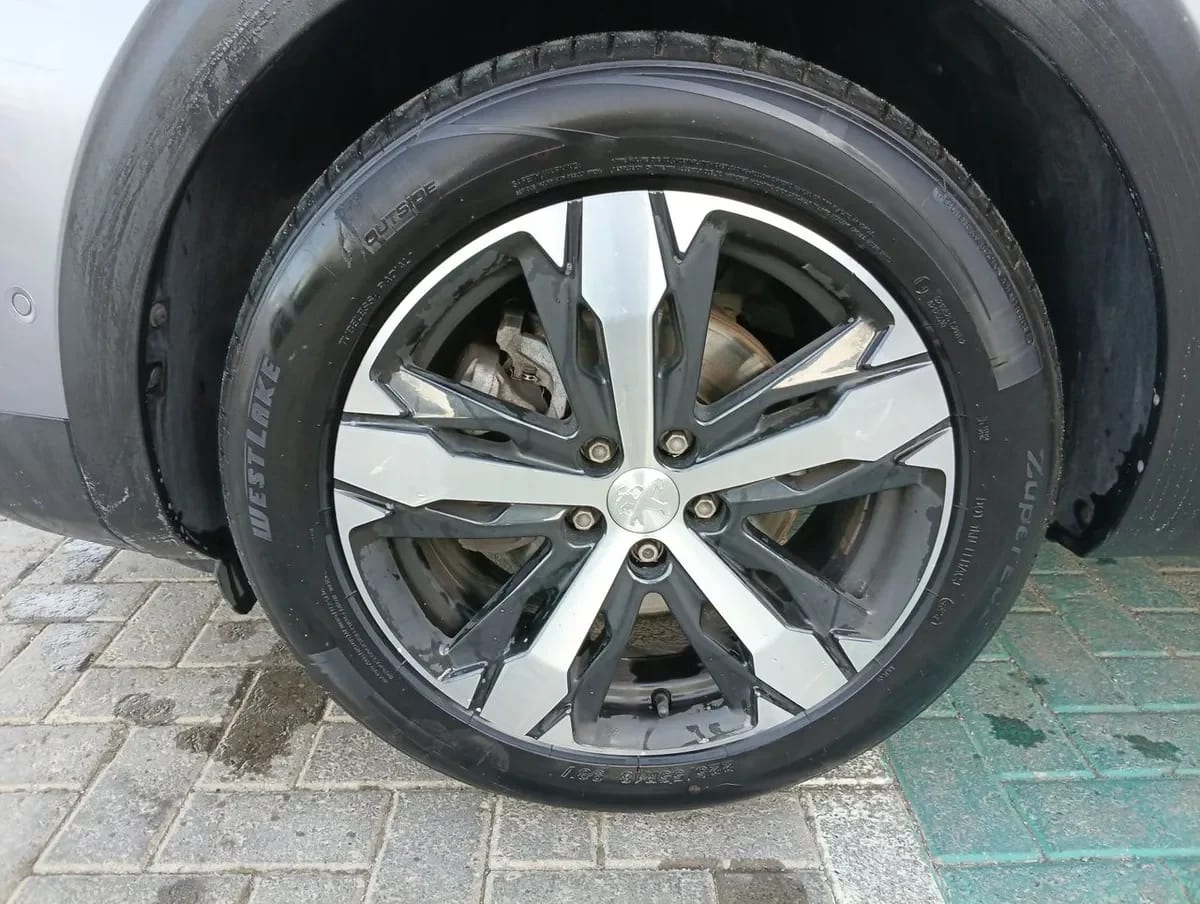 Peugeot 3008 1.5 Allure Pack Bluehdi 130 4x2 Eat8 5p año 2024