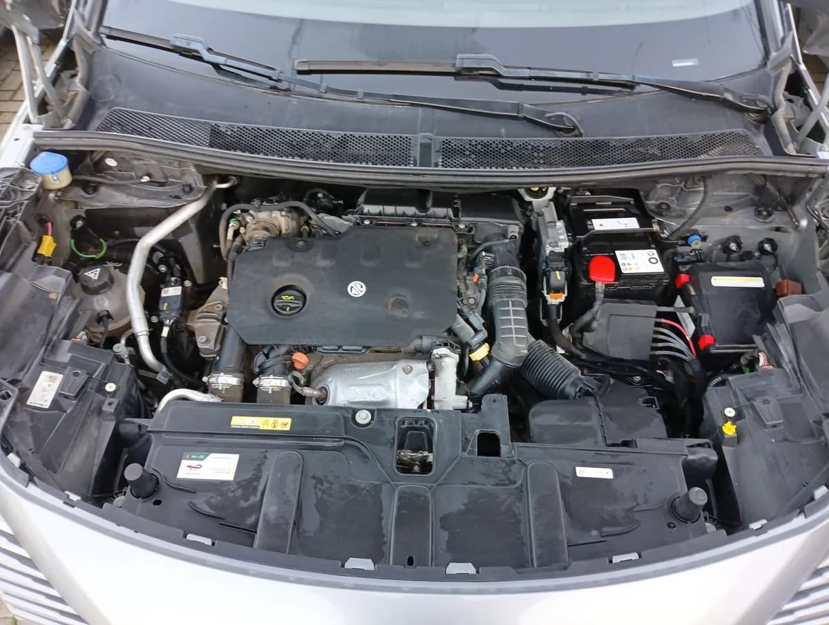 Peugeot 3008 1.5 Allure Pack Bluehdi 130 4x2 Eat8 5p año 2024