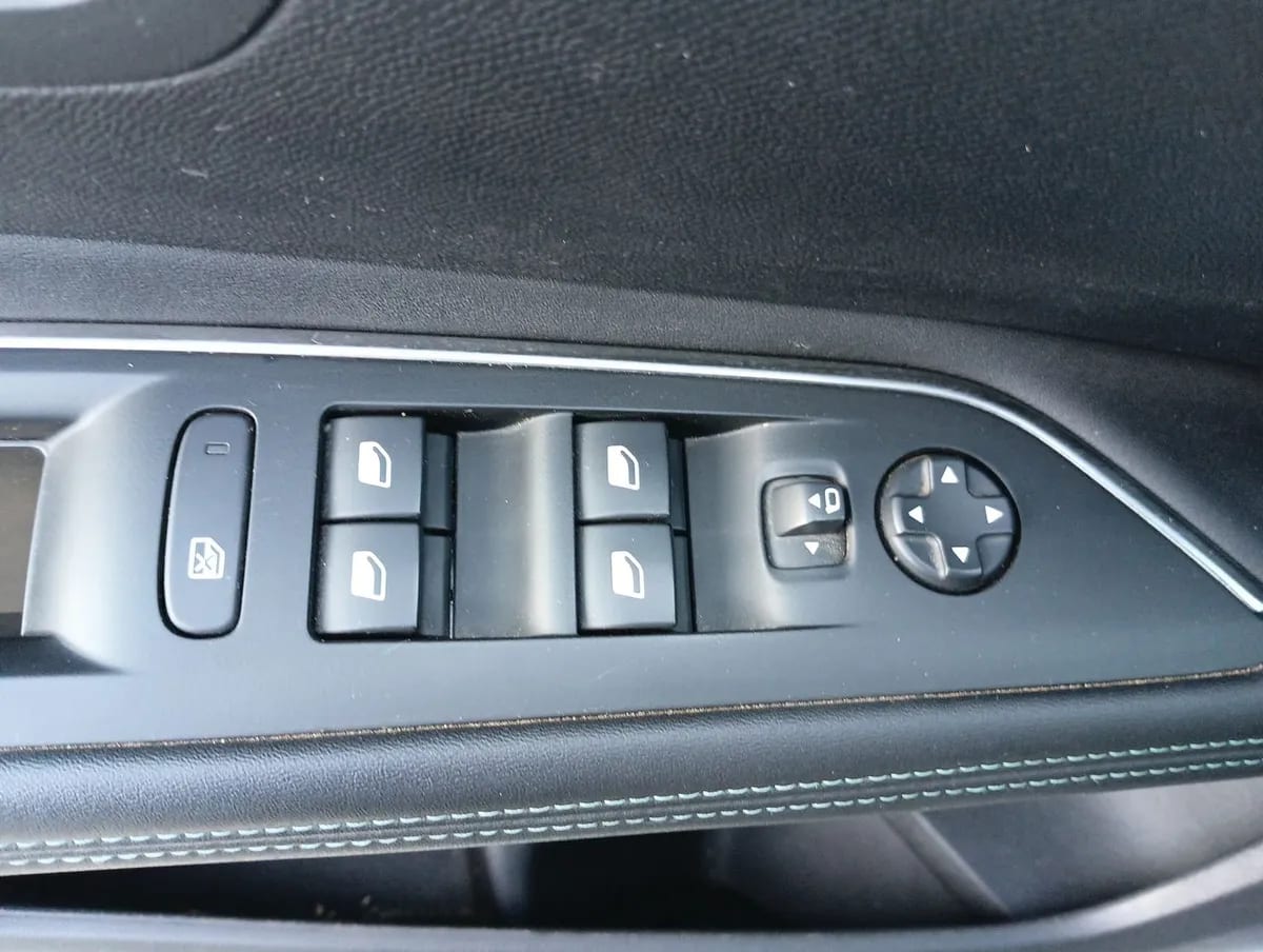 Peugeot 3008 1.5 Allure Pack Bluehdi 130 4x2 Eat8 5p año 2024