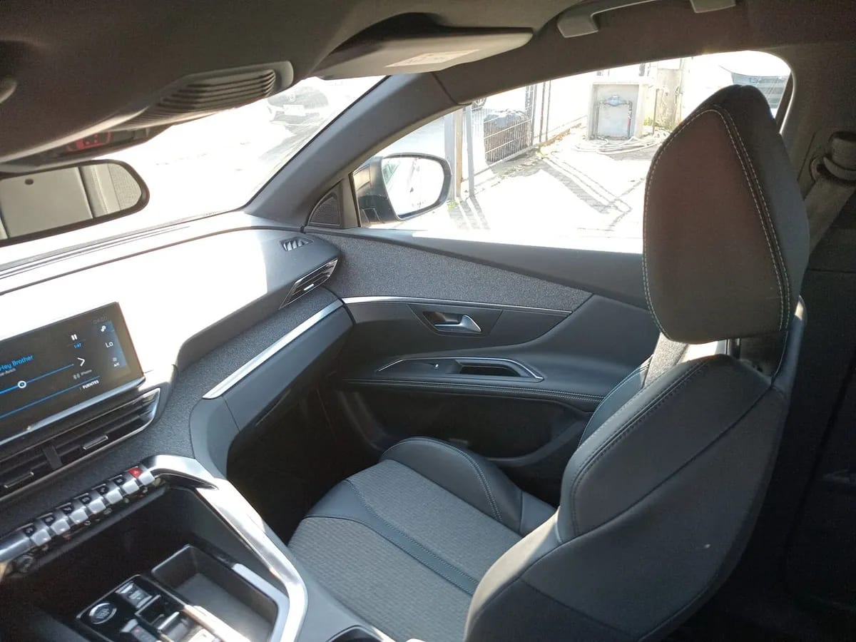 Peugeot 3008 1.5 Allure Pack Bluehdi 130 4x2 Eat8 5p año 2024