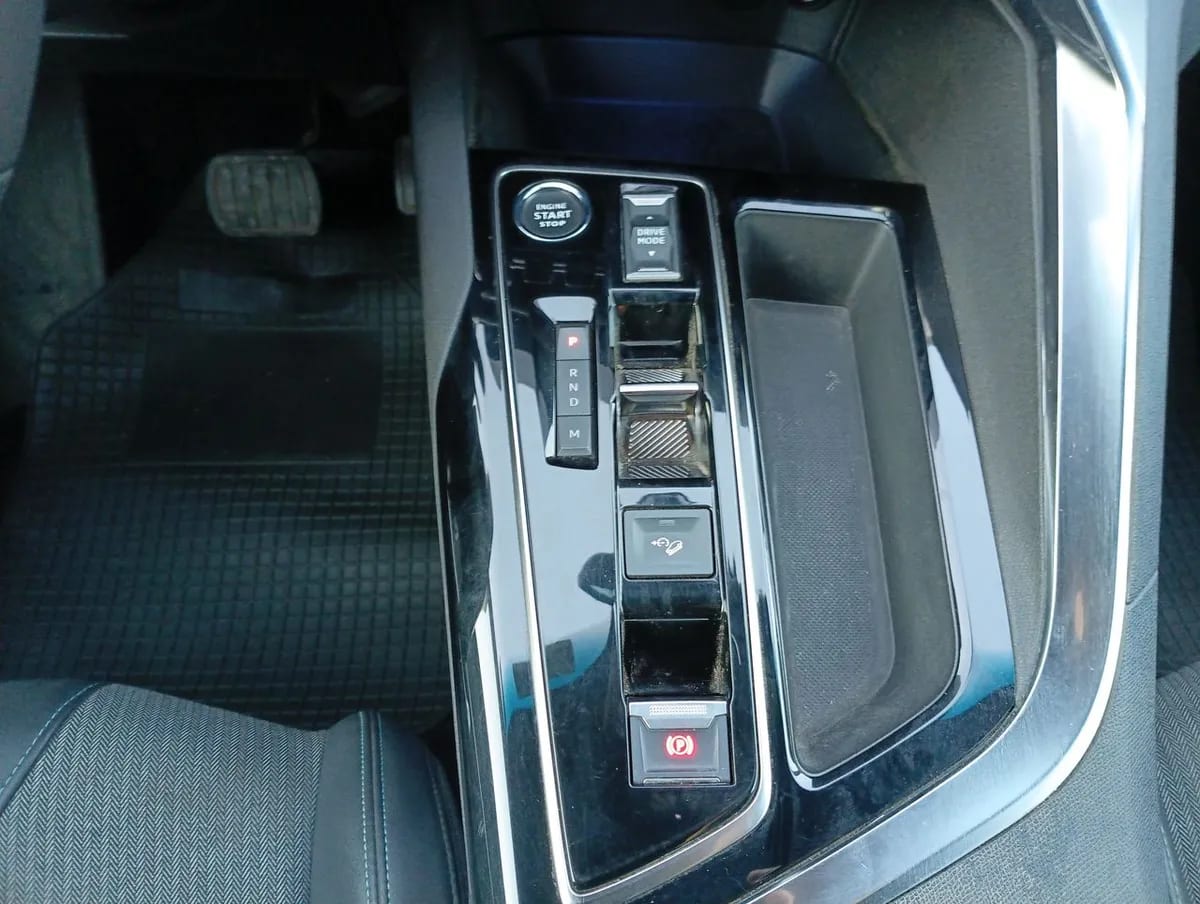 Peugeot 3008 1.5 Allure Pack Bluehdi 130 4x2 Eat8 5p año 2024