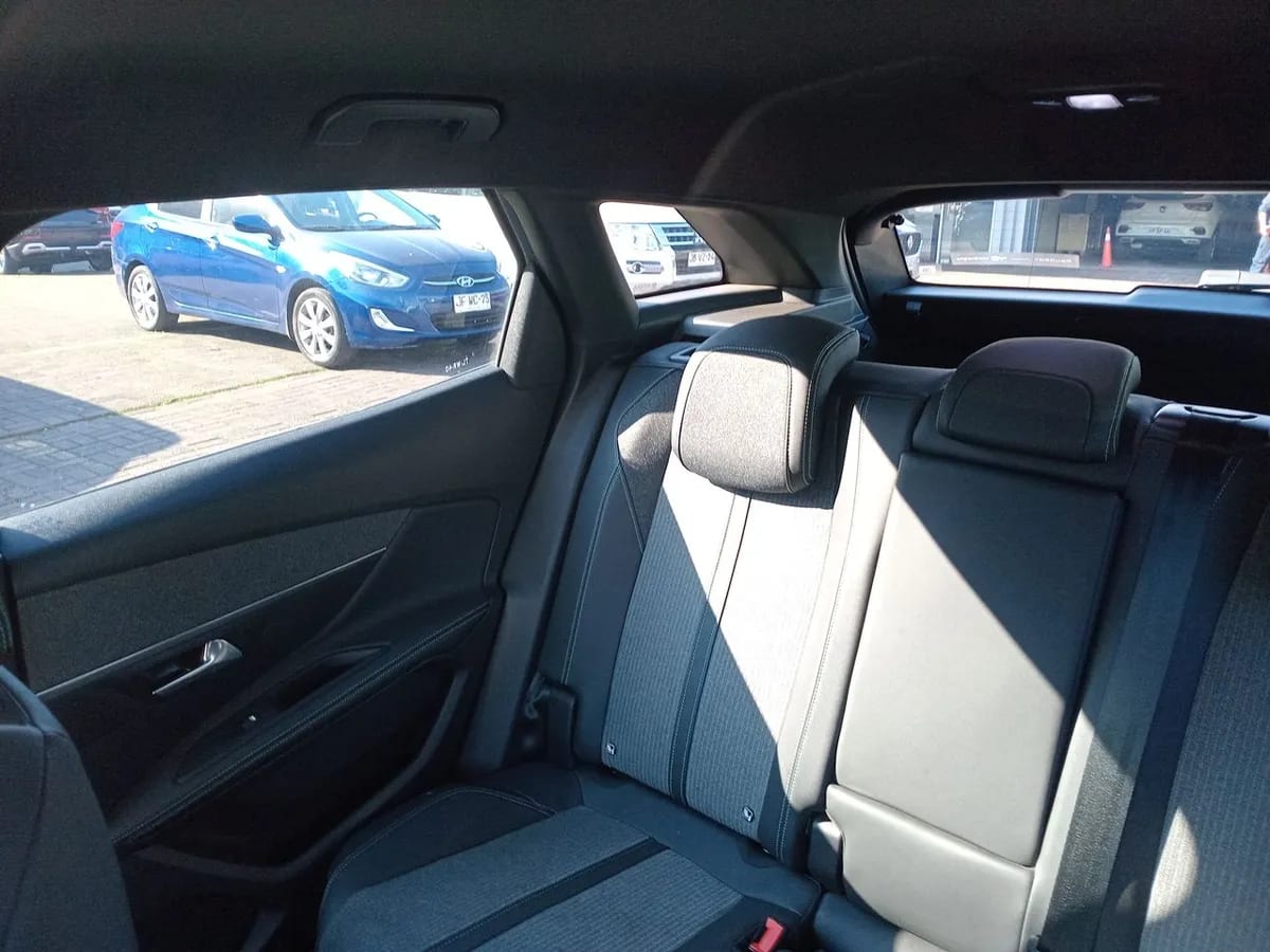Peugeot 3008 1.5 Allure Pack Bluehdi 130 4x2 Eat8 5p año 2024