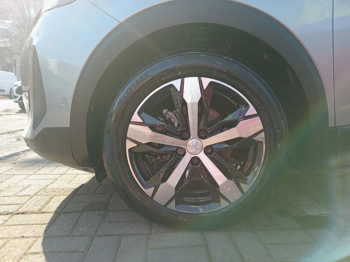 Peugeot 3008 1.5 Allure Pack Bluehdi 130 4x2 Eat8 5p año 2024