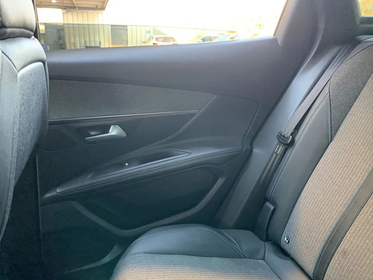 Peugeot 3008 1.5 Allure Pack Bluehdi 130 4x2 Eat8 5p año 2024