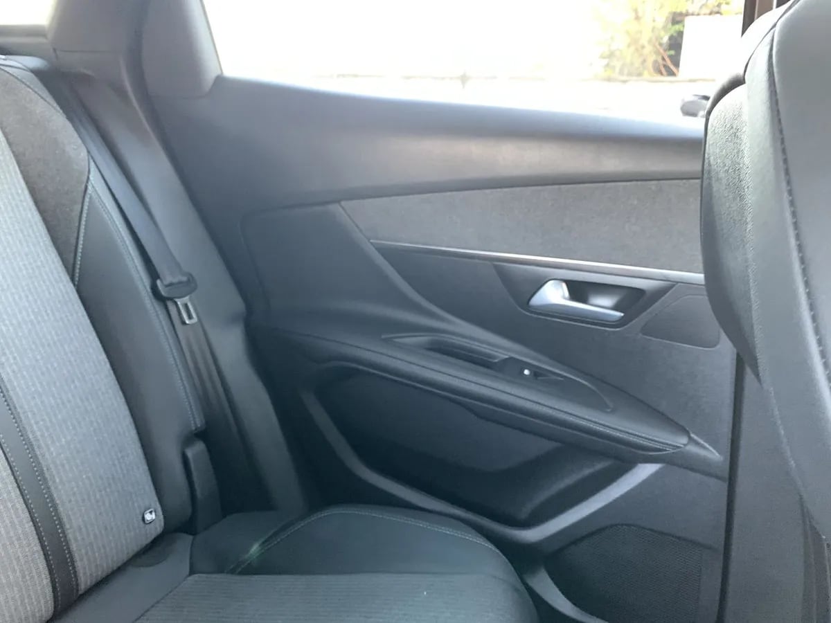Peugeot 3008 1.5 Allure Pack Bluehdi 130 4x2 Eat8 5p año 2024