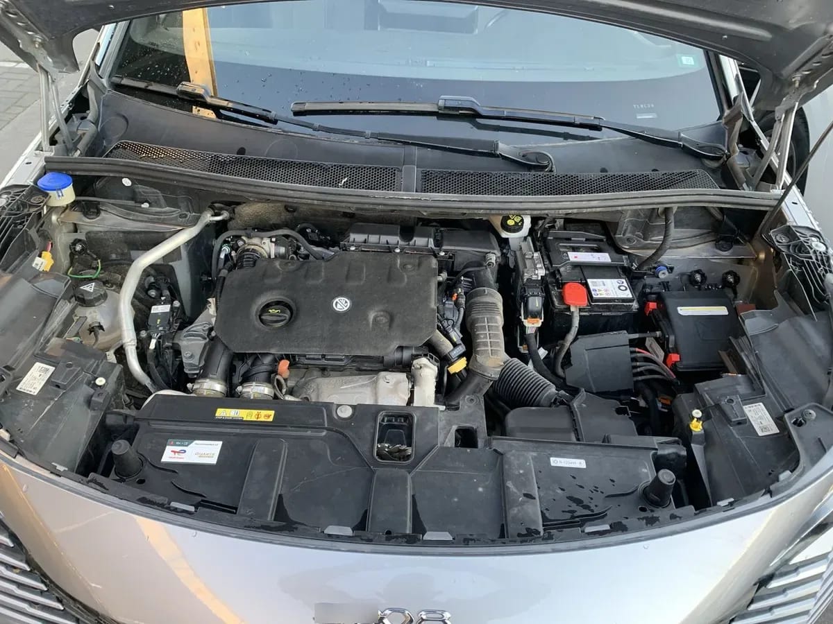 Peugeot 3008 1.5 Allure Pack Bluehdi 130 4x2 Eat8 5p año 2024