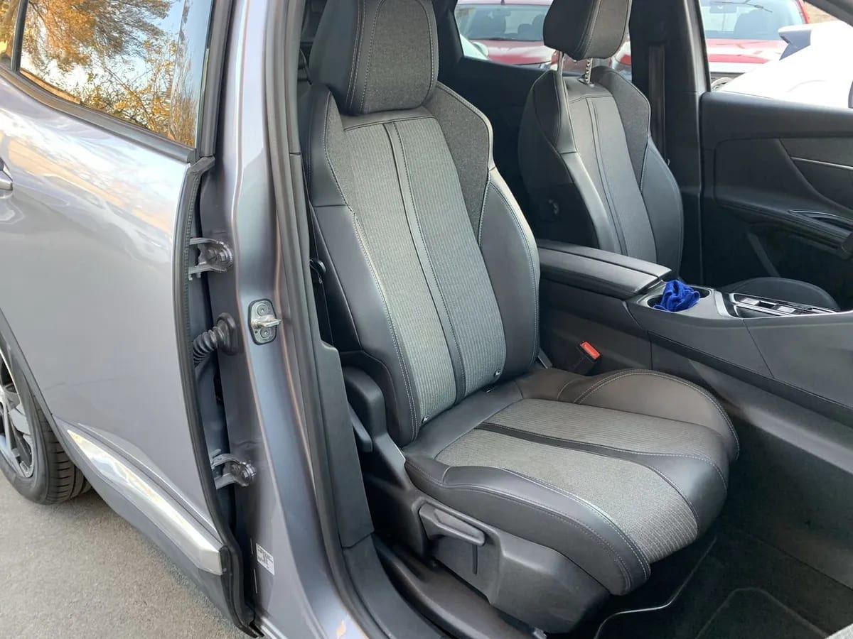 Peugeot 3008 1.5 Allure Pack Bluehdi 130 4x2 Eat8 5p año 2024