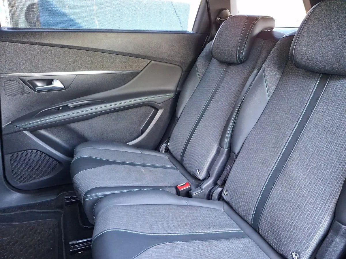 Peugeot 5008 1.5 Allure Pack Bluehdi 130 4x2 Eat8 5p año 2024
