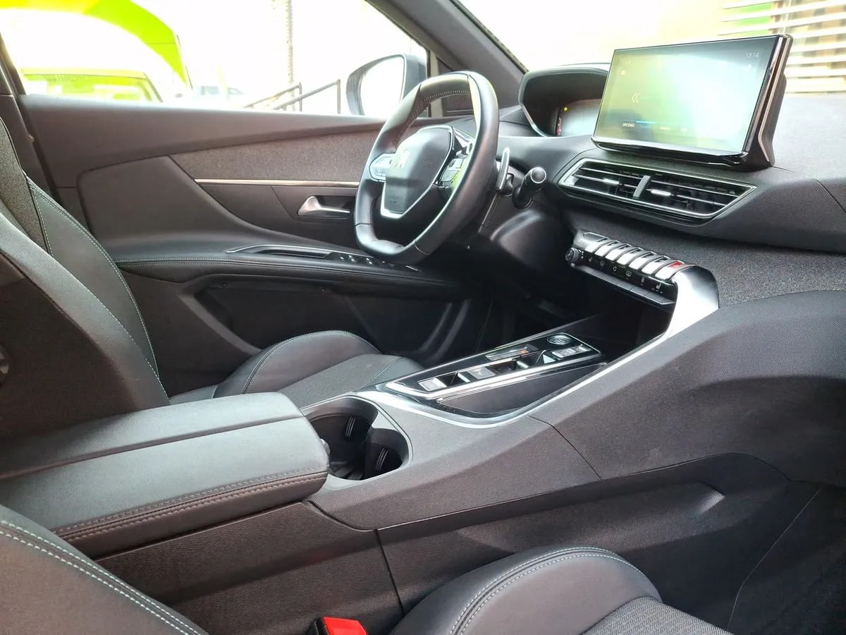 Peugeot 5008 1.5 Allure Pack Bluehdi 130 4x2 Eat8 5p año 2024