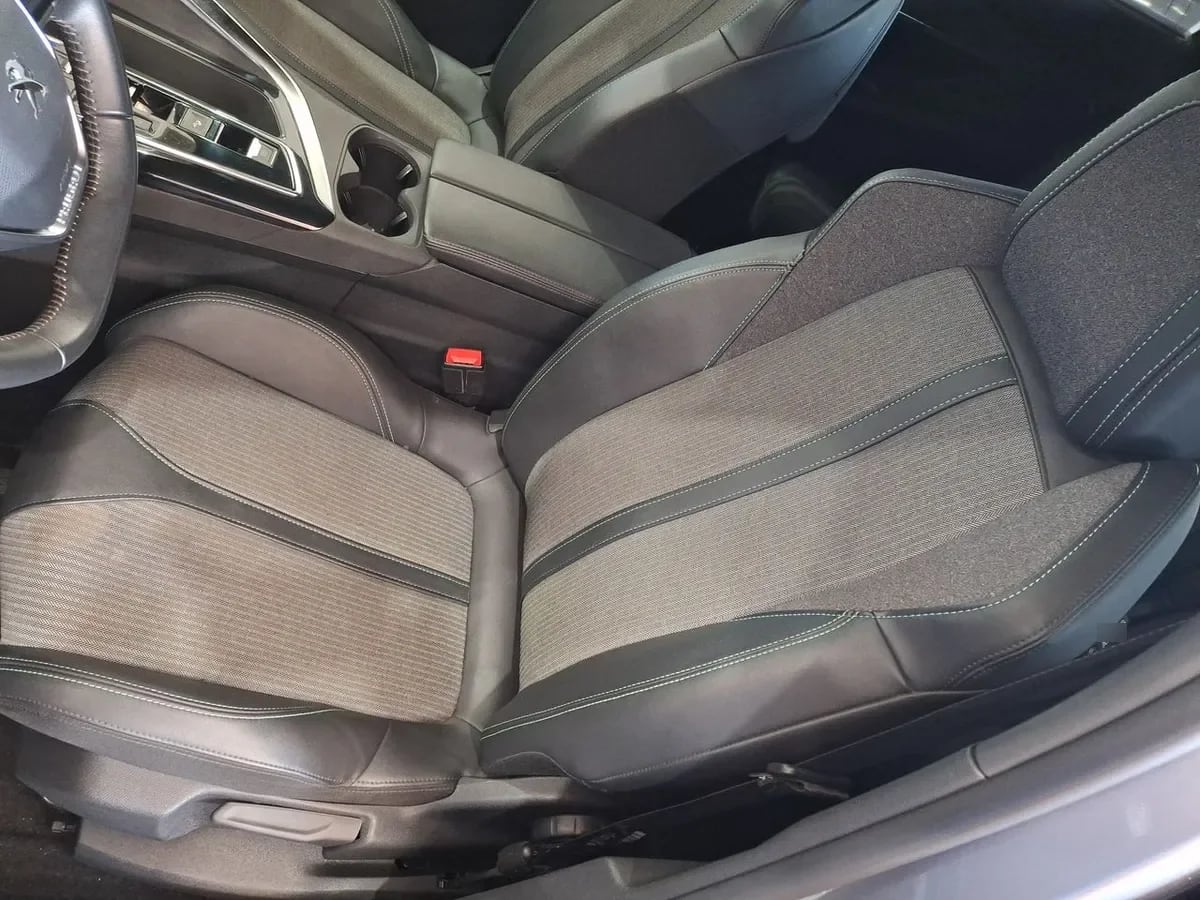 Peugeot 5008 1.5 Allure Pack Bluehdi 130 4x2 Eat8 5p año 2024