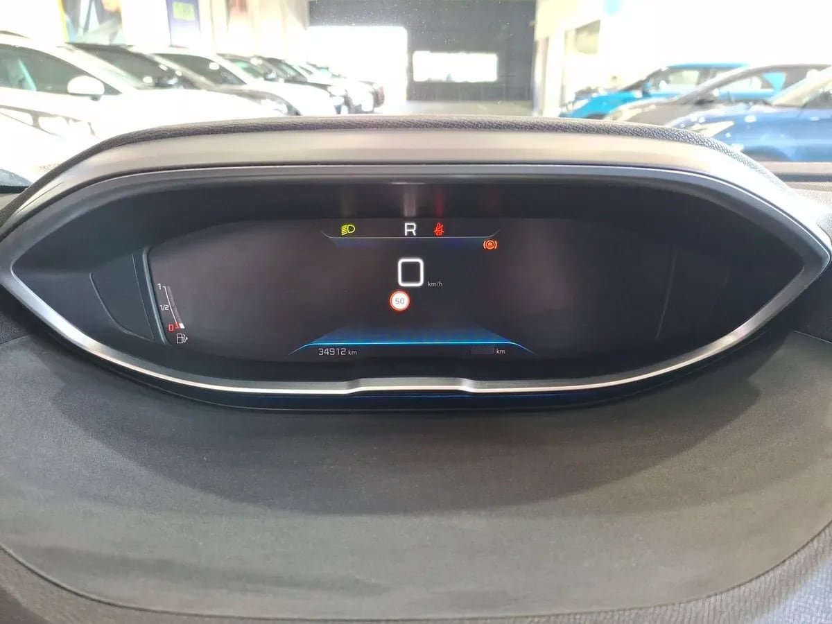 Peugeot 5008 1.5 Allure Pack Bluehdi 130 4x2 Eat8 5p año 2024