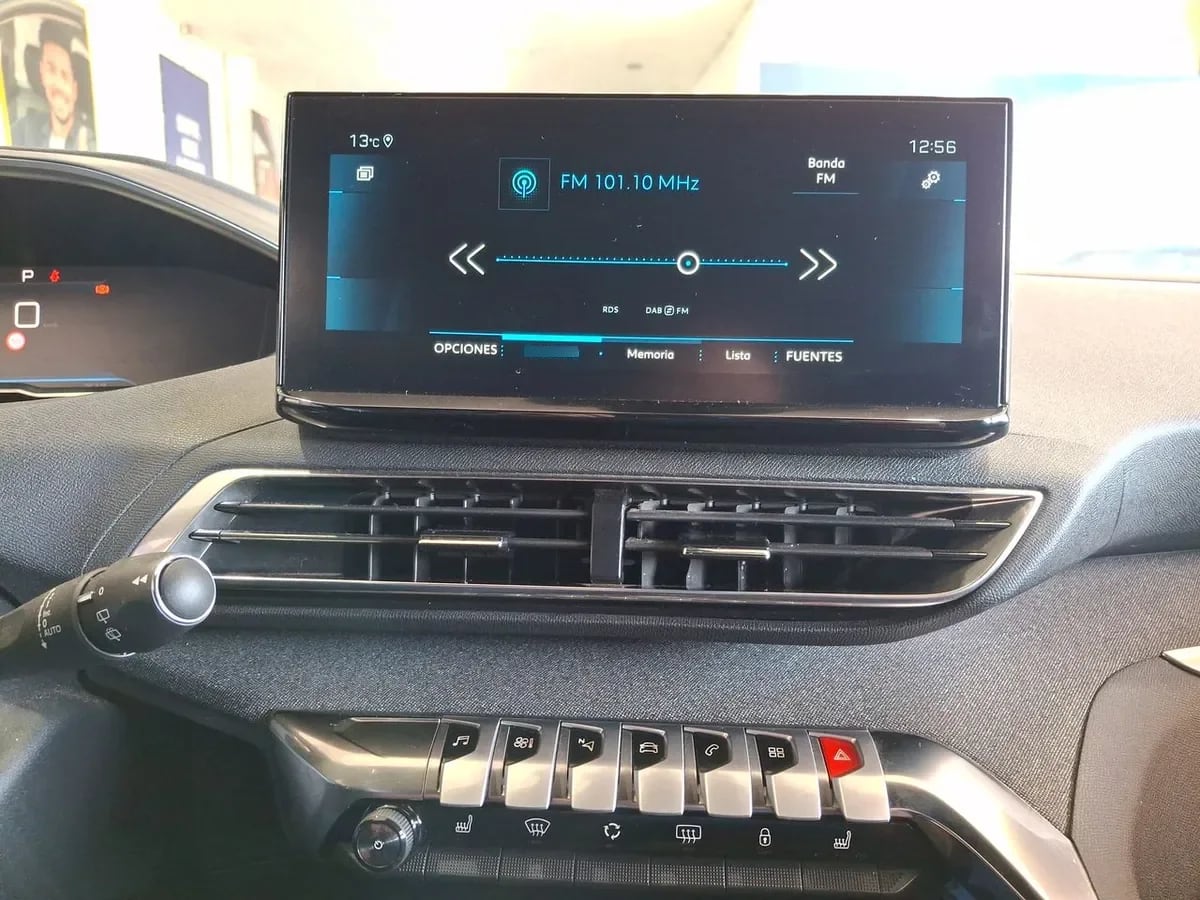 Peugeot 5008 1.5 Allure Pack Bluehdi 130 4x2 Eat8 5p año 2024