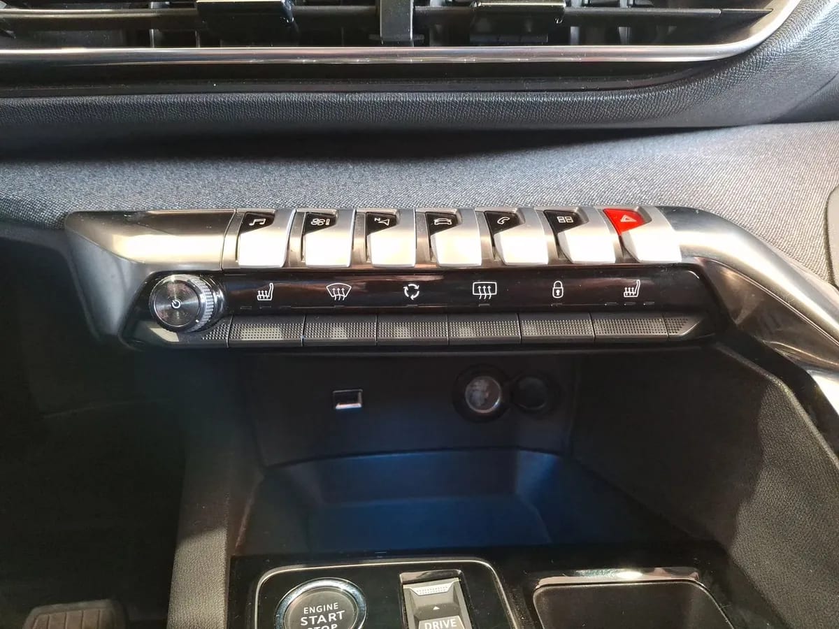 Peugeot 5008 1.5 Allure Pack Bluehdi 130 4x2 Eat8 5p año 2024