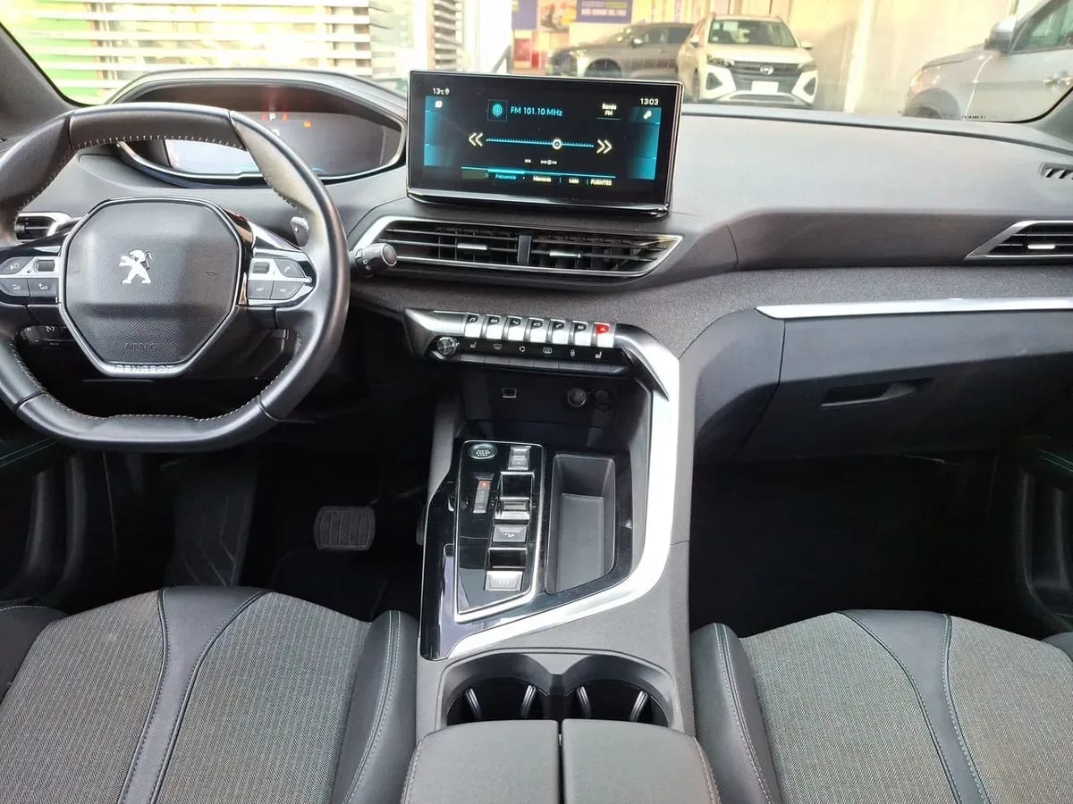 Peugeot 5008 1.5 Allure Pack Bluehdi 130 4x2 Eat8 5p año 2024