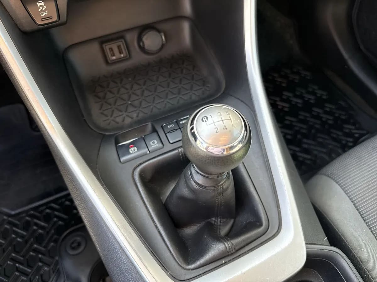 Toyota Rav 4 2.0 Le 4x2 Mt 5p año 2021