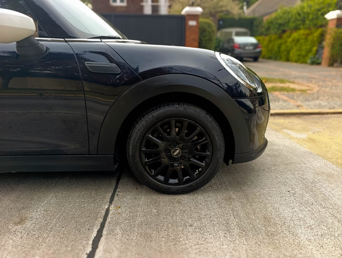 Mini Cooper Essential año 2023