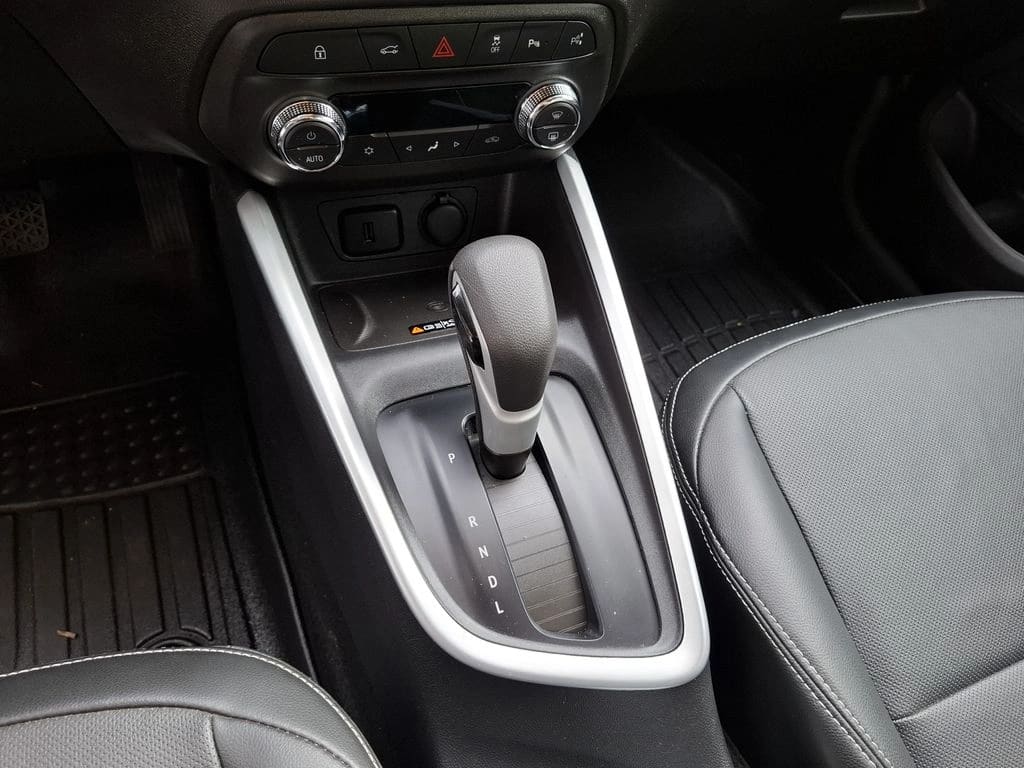 Chevrolet Onix 1.0t Premier S 4x2 Hb At 5p año 2025