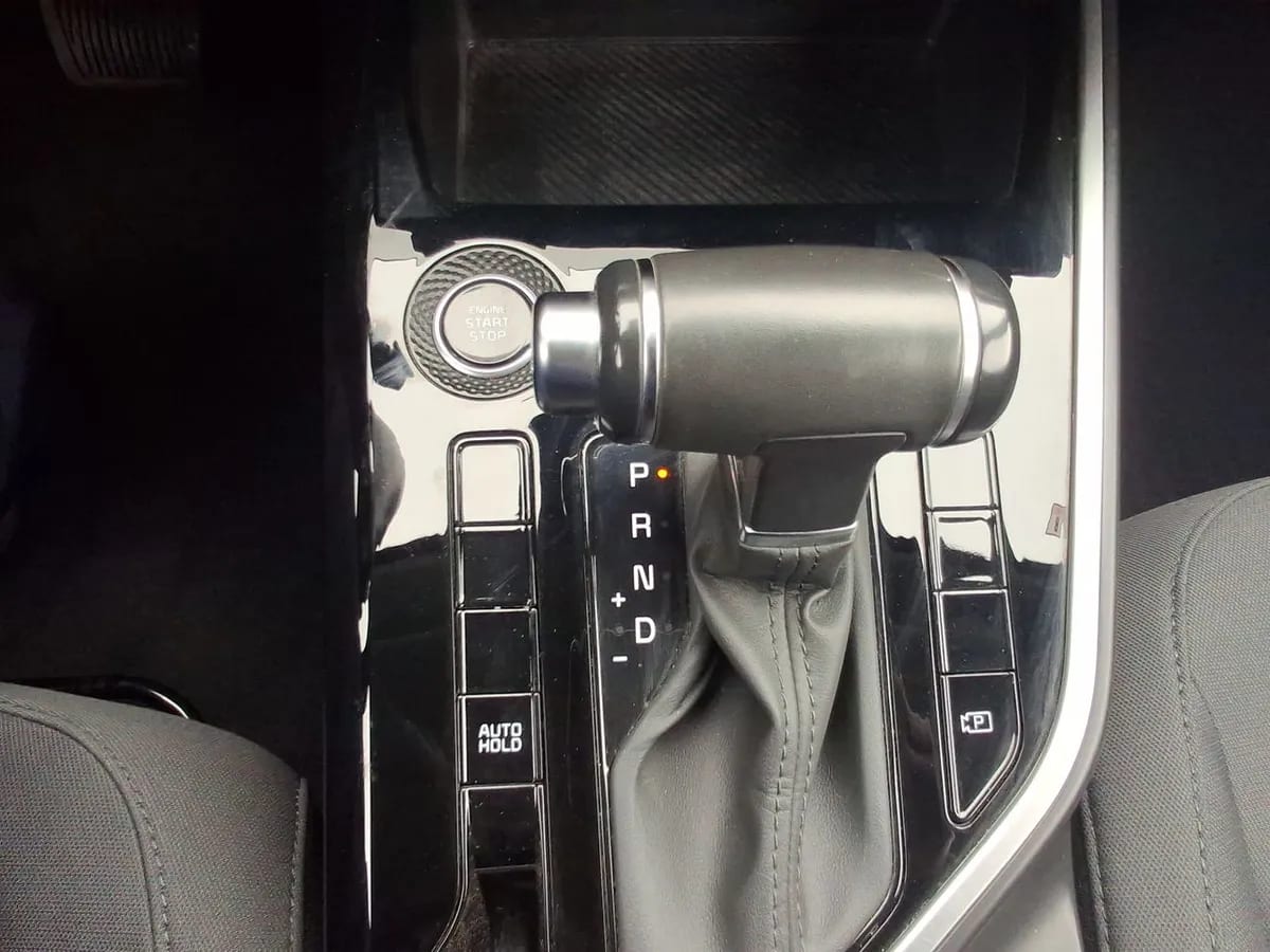 Kia Niro 1.6l Gdi Lx Hev Hybrid 4x2 6dct At 5p año 2023