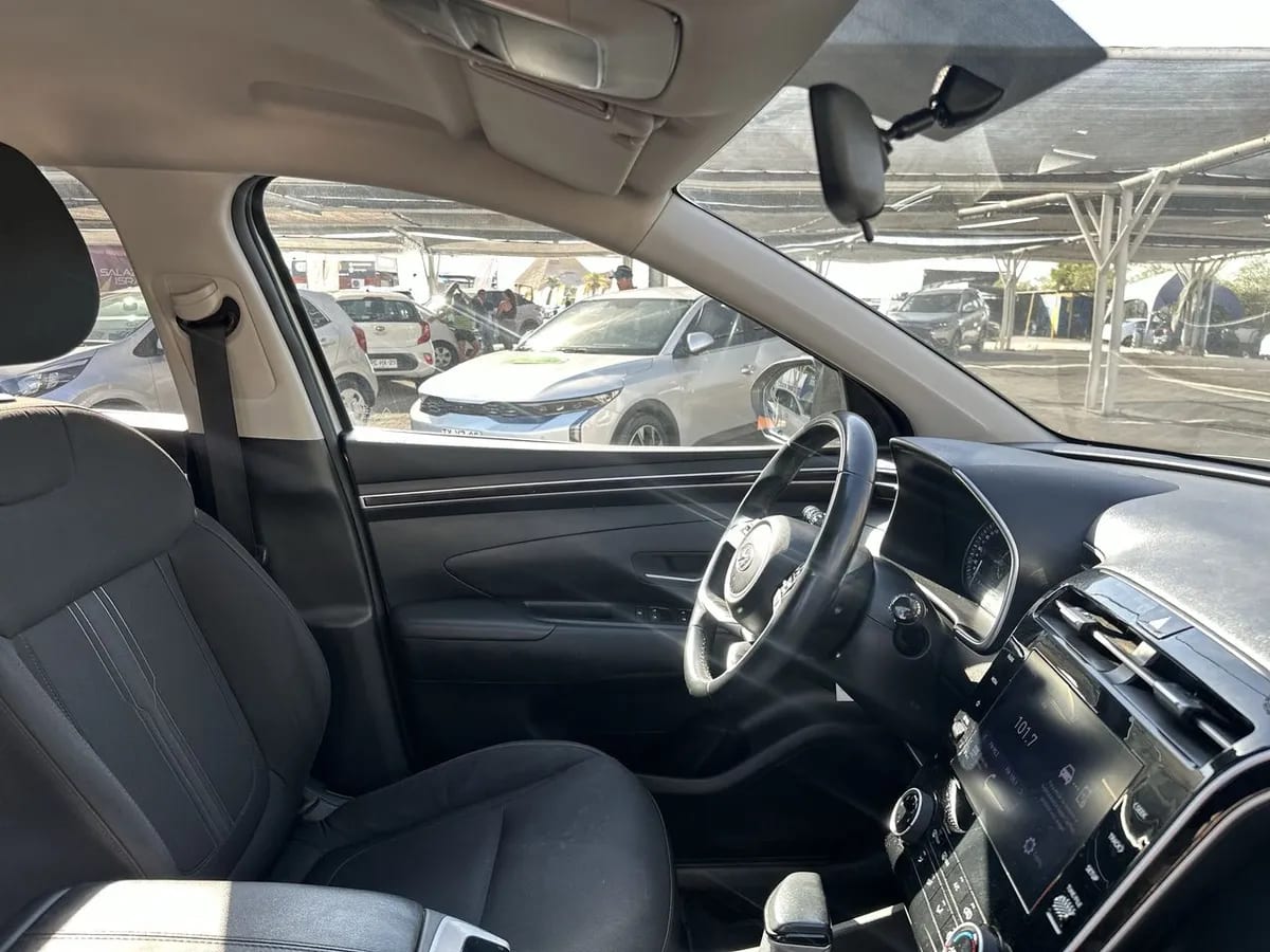 Hyundai Tucson 2.0 Nx4 Plus 2wd At 5p año 2024