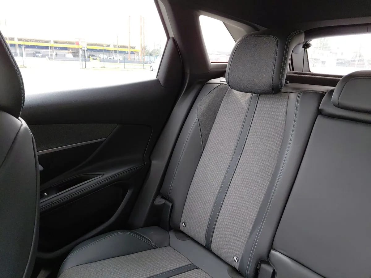Peugeot 3008 1.5 Allure Pack Bluehdi 130 4x2 Eat8 5p año 2024