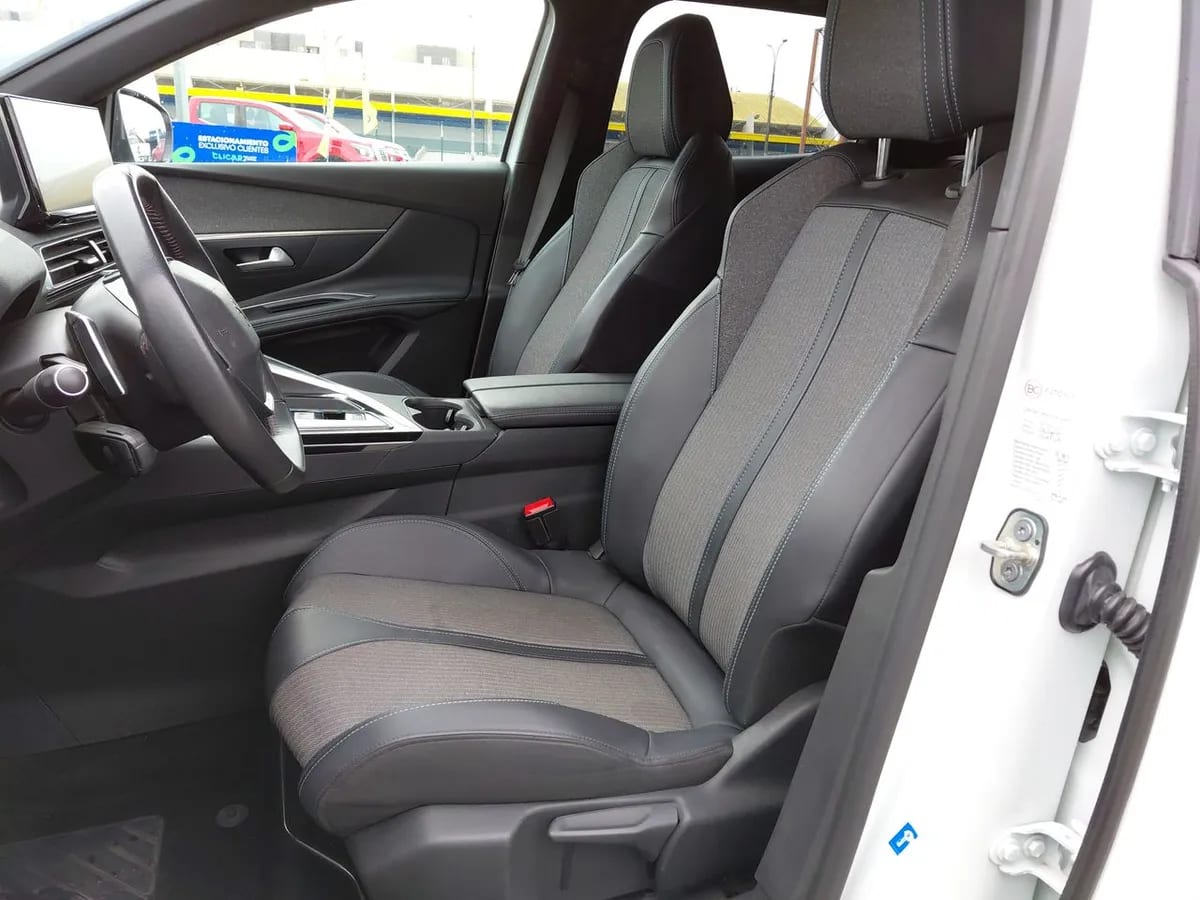 Peugeot 3008 1.5 Allure Pack Bluehdi 130 4x2 Eat8 5p año 2024