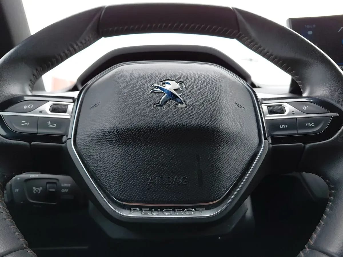 Peugeot 3008 1.5 Allure Pack Bluehdi 130 4x2 Eat8 5p año 2024