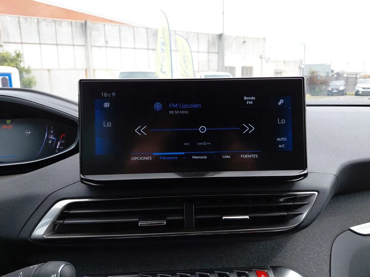 Peugeot 3008 1.5 Allure Pack Bluehdi 130 4x2 Eat8 5p año 2024