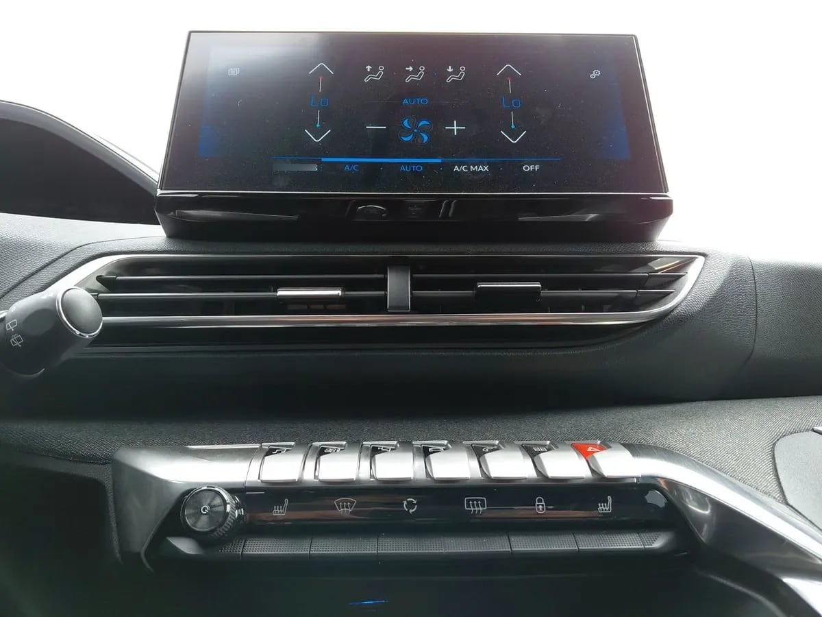 Peugeot 3008 1.5 Allure Pack Bluehdi 130 4x2 Eat8 5p año 2024