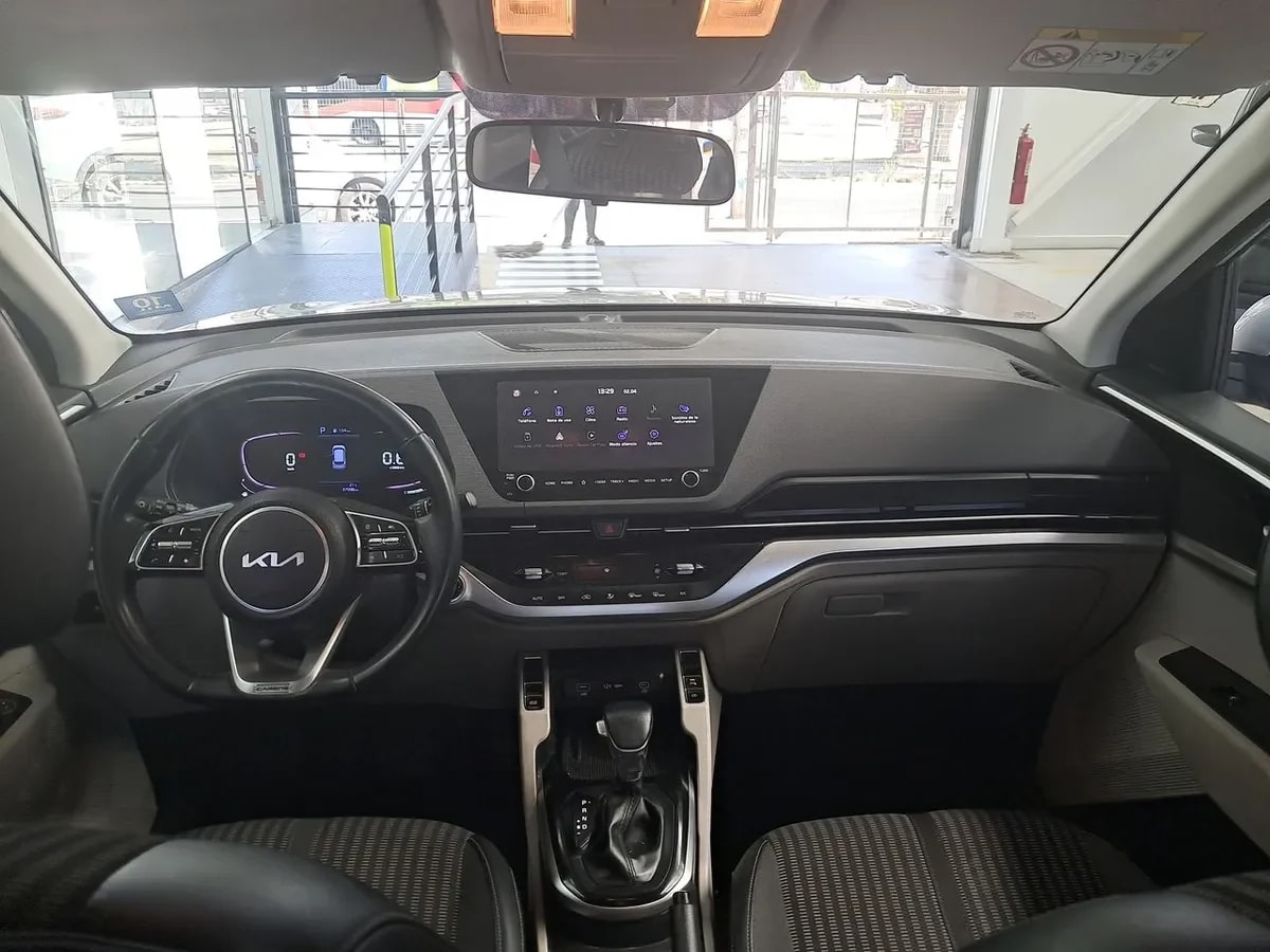 Kia Carens 1.4l Ex Turbo-Gdi Full 4x2 7dct At 5p año 2024
