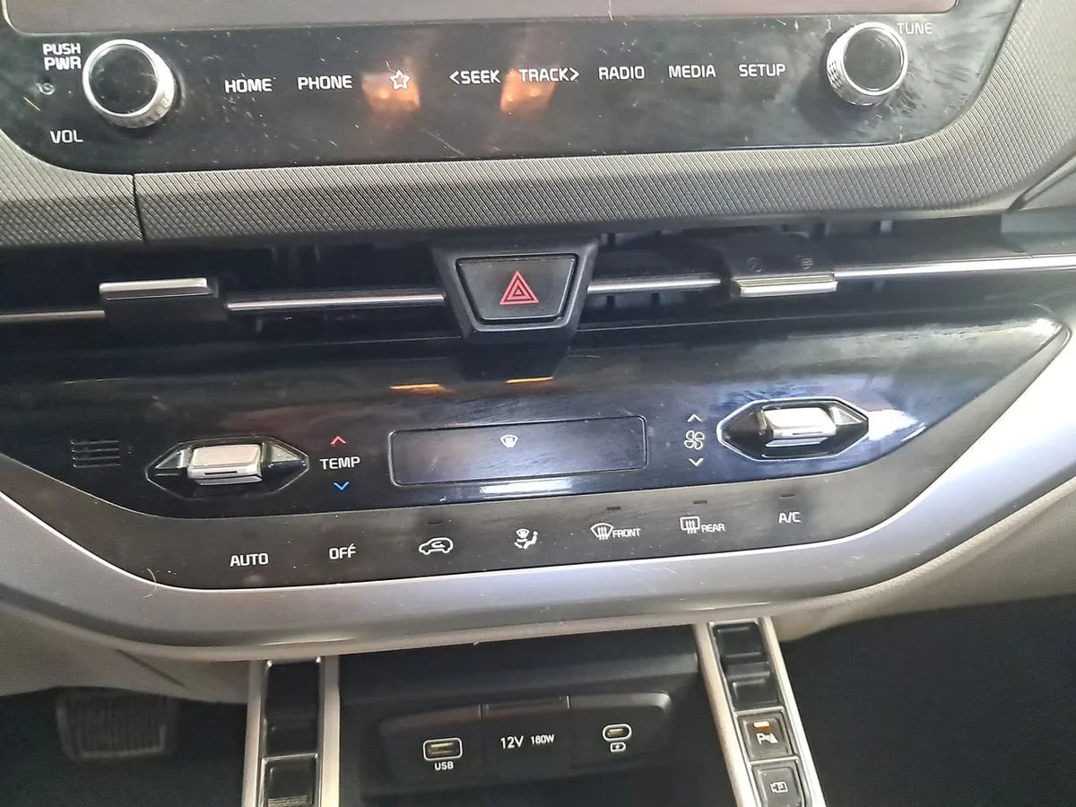 Kia Carens 1.4l Ex Turbo-Gdi Full 4x2 7dct At 5p año 2024