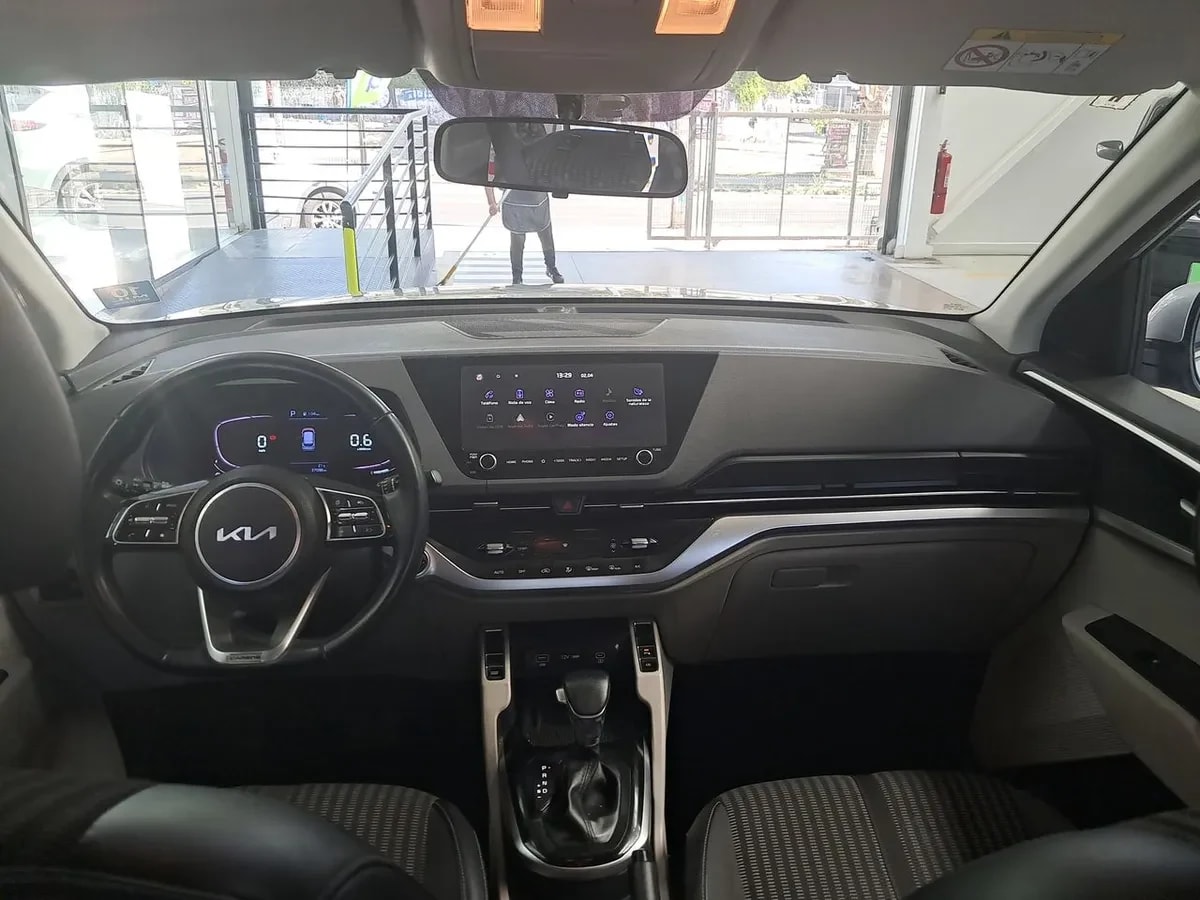 Kia Carens 1.4l Ex Turbo-Gdi Full 4x2 7dct At 5p año 2024