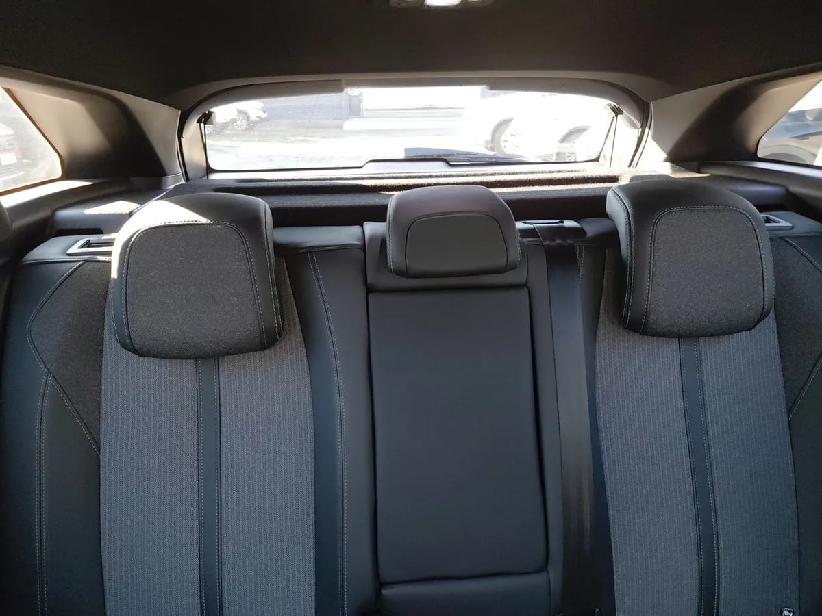 Peugeot 3008 1.5 Allure Pack Bluehdi 130 4x2 Eat8 5p año 2024