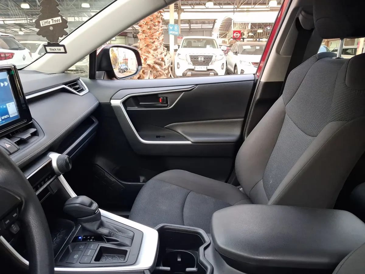 Toyota Rav 4 2.0 Le 4x2 Cvt At 5p año 2024