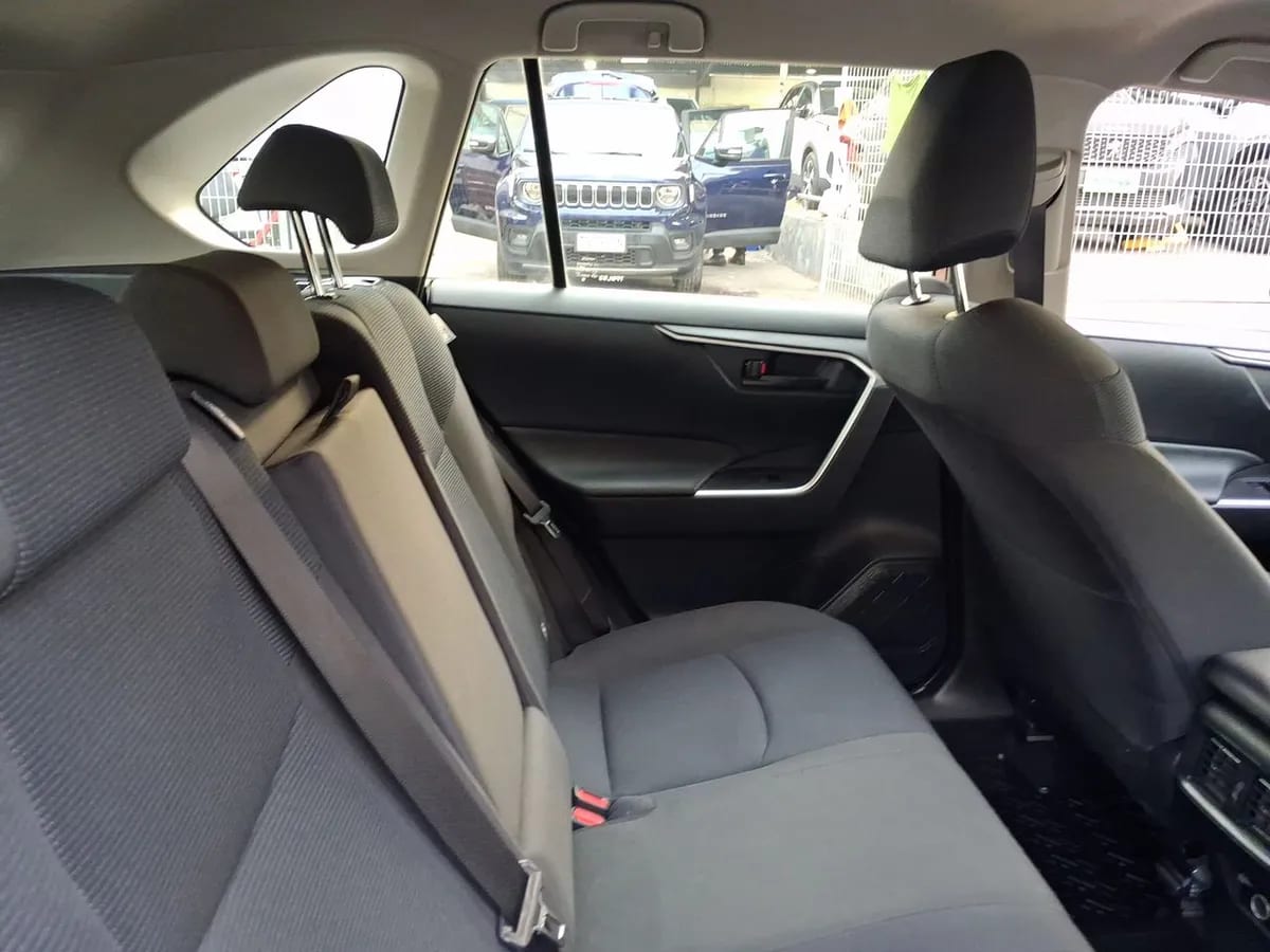 Toyota Rav 4 2.0 Le 4x2 Cvt At 5p año 2024