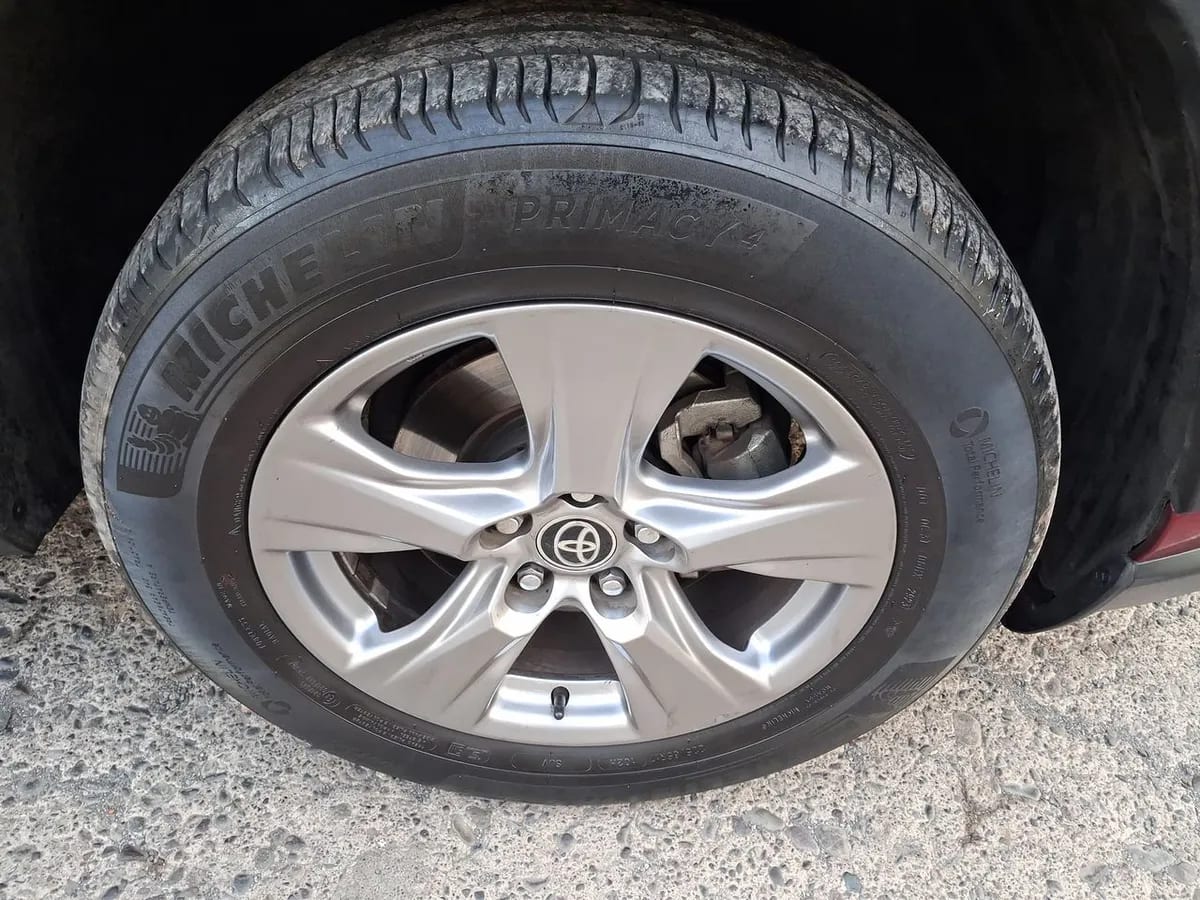 Toyota Rav 4 2.0 Le 4x2 Cvt At 5p año 2024