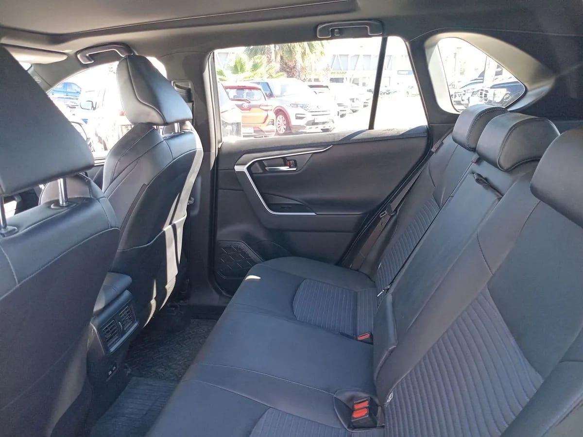 Toyota Rav 4 2.5 Xse Hybrid 4x2 Cvt At 5p año 2025