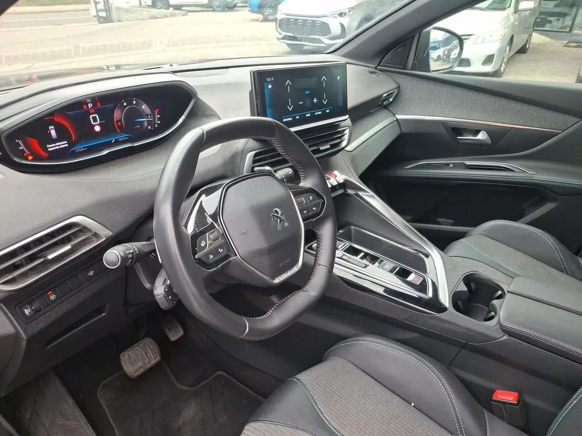 Peugeot 5008 1.5 Allure Pack Bluehdi 130 4x2 Eat8 5p año 2024
