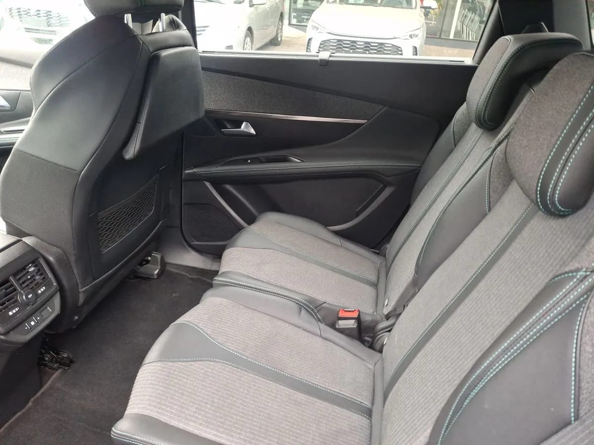 Peugeot 5008 1.5 Allure Pack Bluehdi 130 4x2 Eat8 5p año 2024
