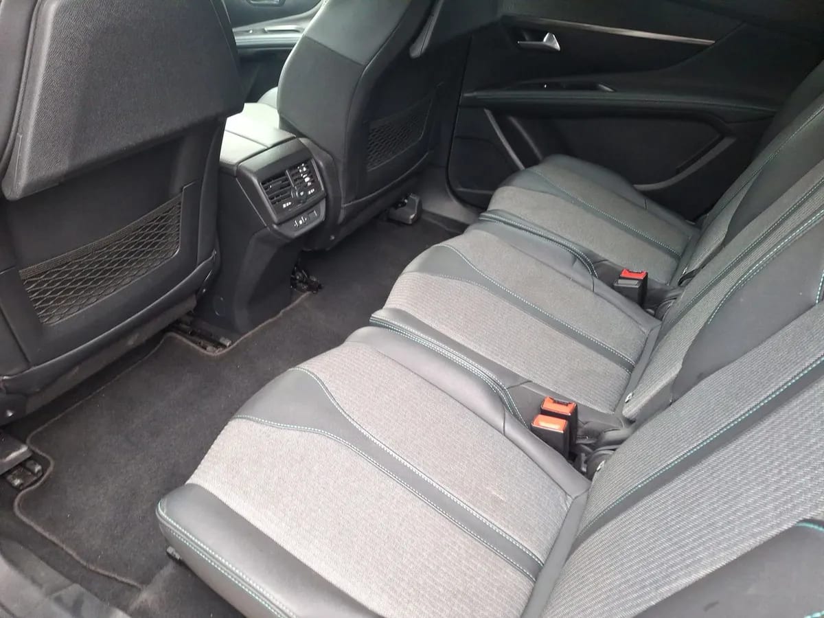 Peugeot 5008 1.5 Allure Pack Bluehdi 130 4x2 Eat8 5p año 2024