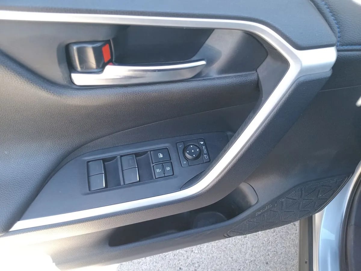 Toyota Rav 4 2.5 Xse Hybrid 4x2 Cvt At 5p año 2025