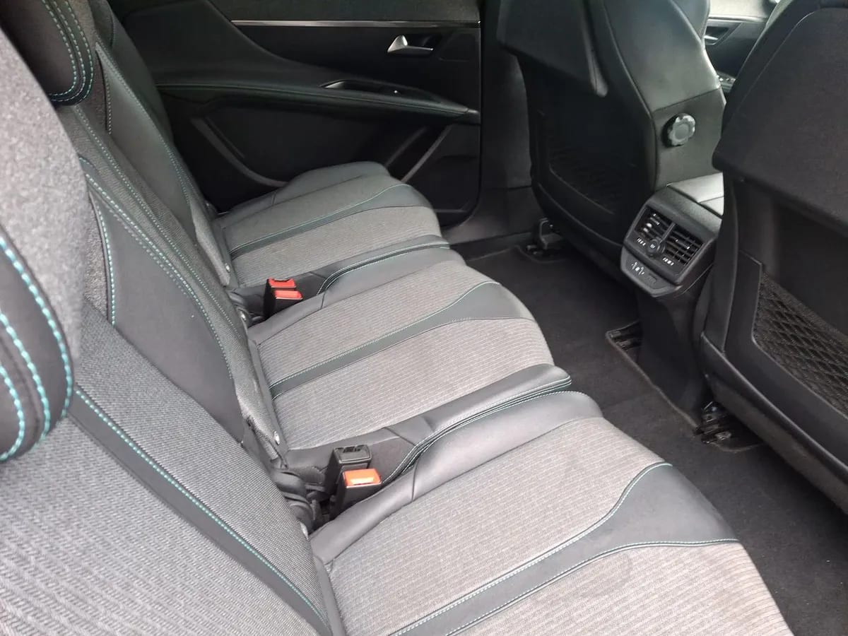 Peugeot 5008 1.5 Allure Pack Bluehdi 130 4x2 Eat8 5p año 2024
