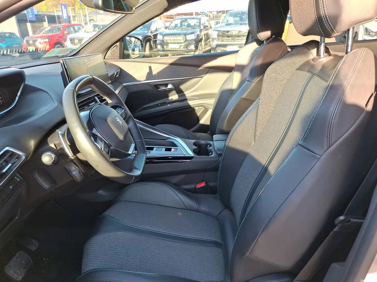 Peugeot 5008 1.5 Allure Pack Bluehdi 130 4x2 Eat8 5p año 2024