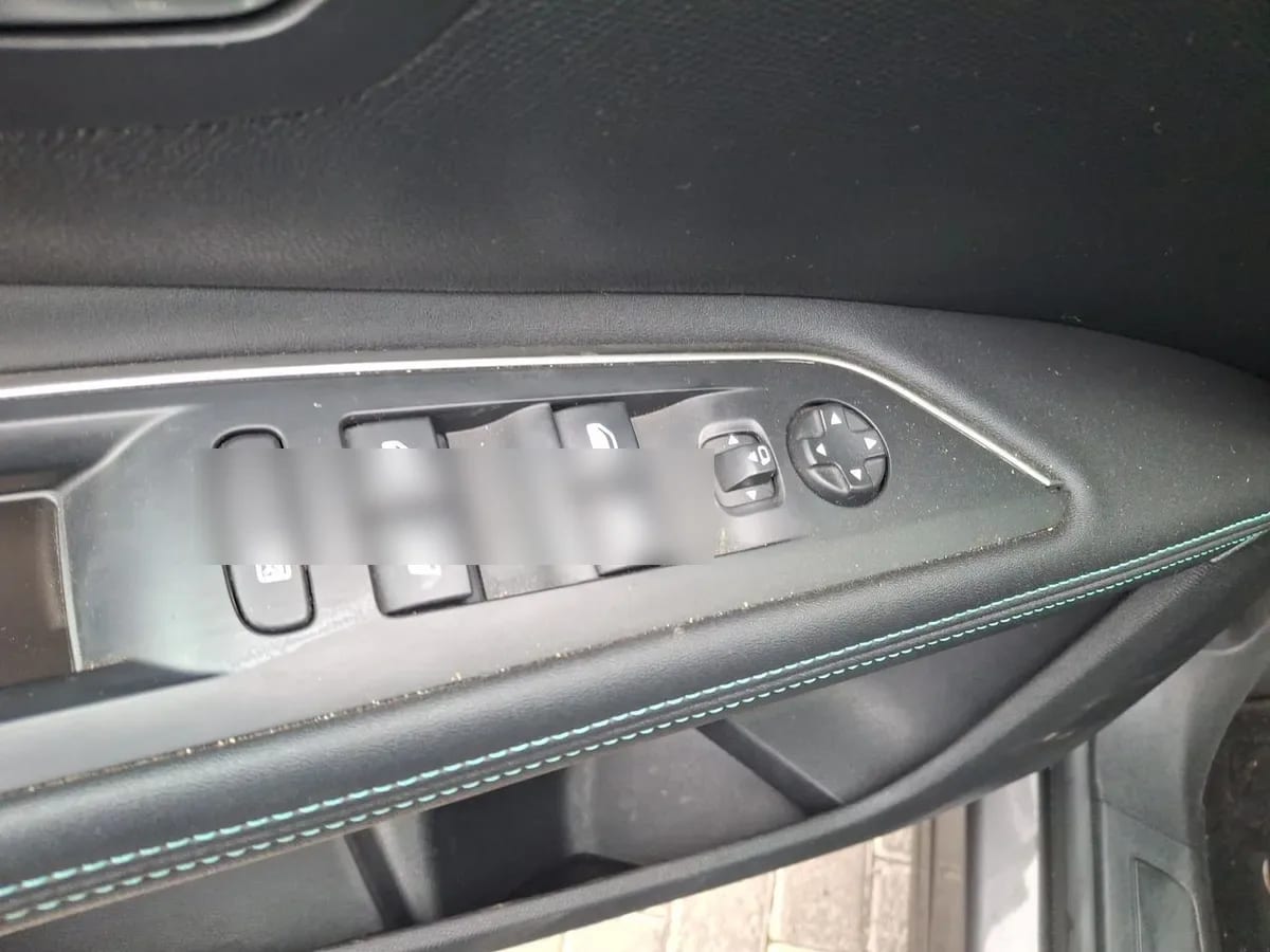 Peugeot 5008 1.5 Allure Pack Bluehdi 130 4x2 Eat8 5p año 2024
