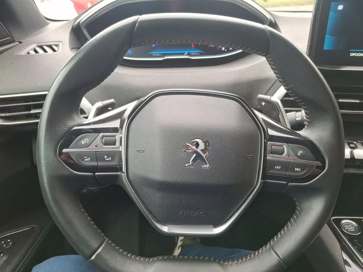 Peugeot 5008 1.5 Allure Pack Bluehdi 130 4x2 Eat8 5p año 2024