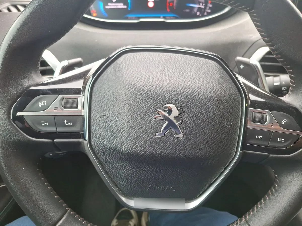 Peugeot 5008 1.5 Allure Pack Bluehdi 130 4x2 Eat8 5p año 2024