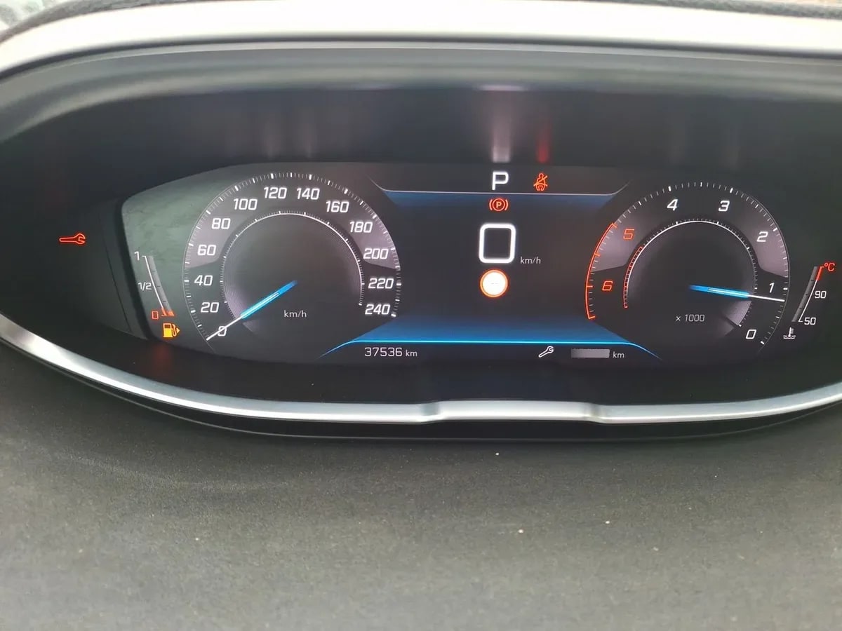 Peugeot 5008 1.5 Allure Pack Bluehdi 130 4x2 Eat8 5p año 2024